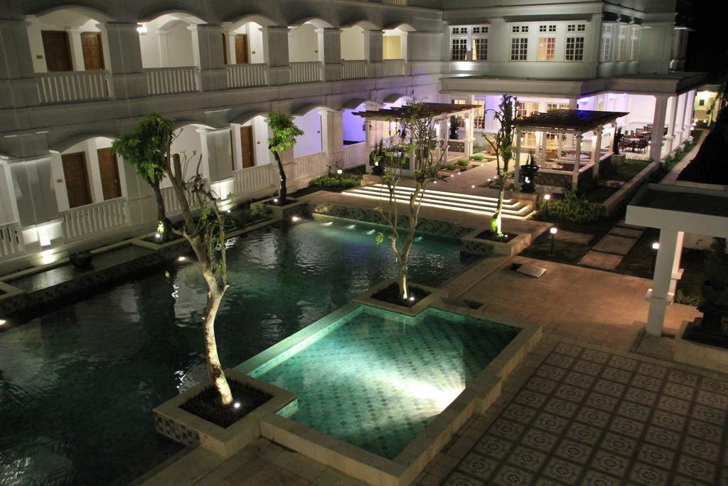 Hotel Ammi Cepu Exteriér fotografie