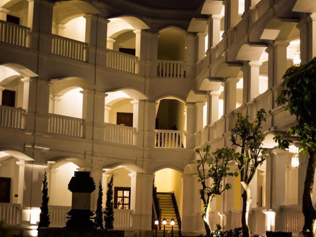 Hotel Ammi Cepu Exteriér fotografie