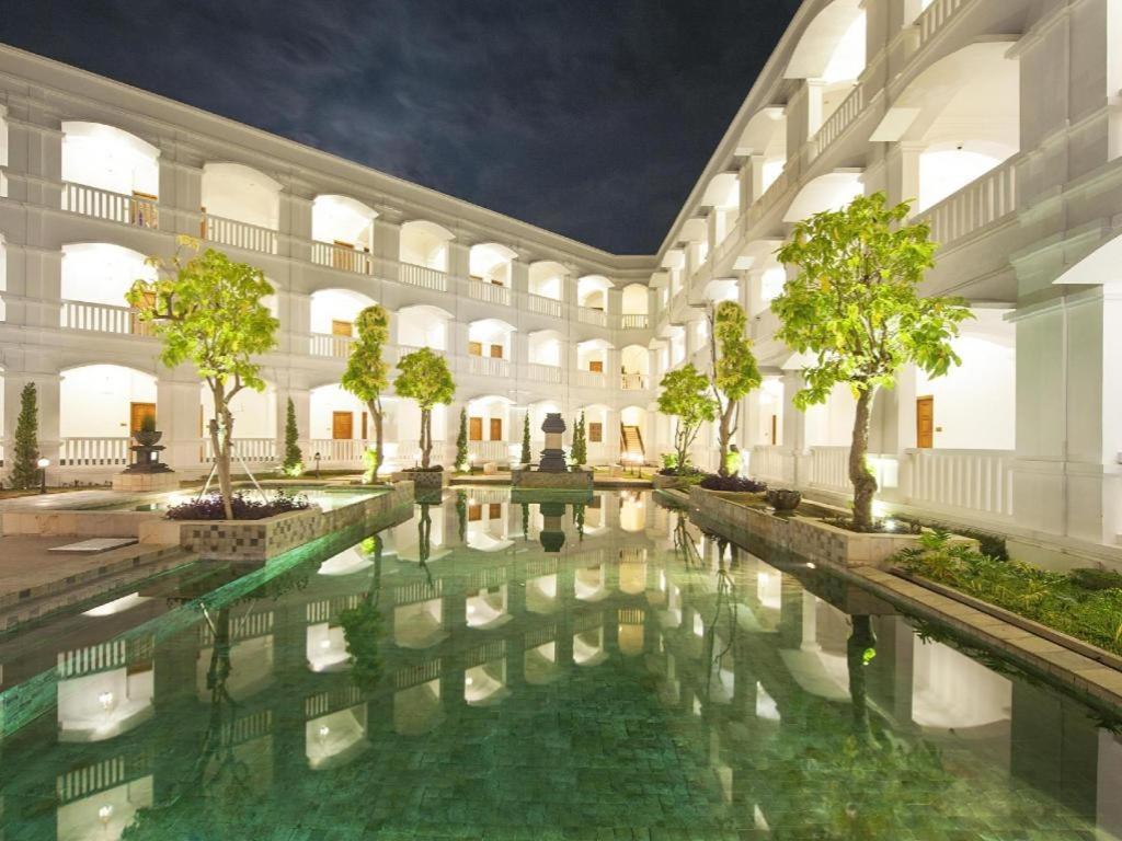 Hotel Ammi Cepu Exteriér fotografie
