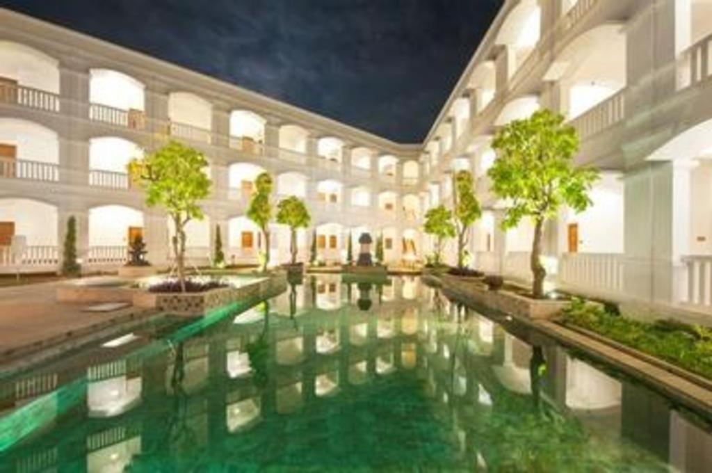 Hotel Ammi Cepu Exteriér fotografie